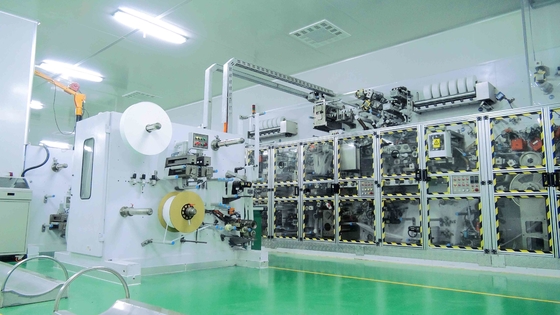 বিনামূল্যে নমুনা কাস্টম ডায়াপার শিশুর OEM নিষ্পত্তিযোগ্য শিশুর ডায়াপার শ্বাস নেওয়া যায়